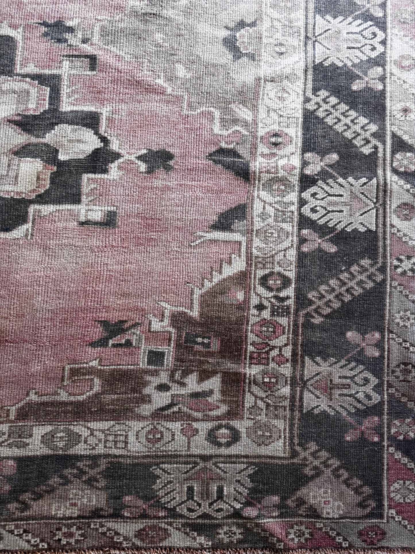 Greta (7’ x 9’8”)