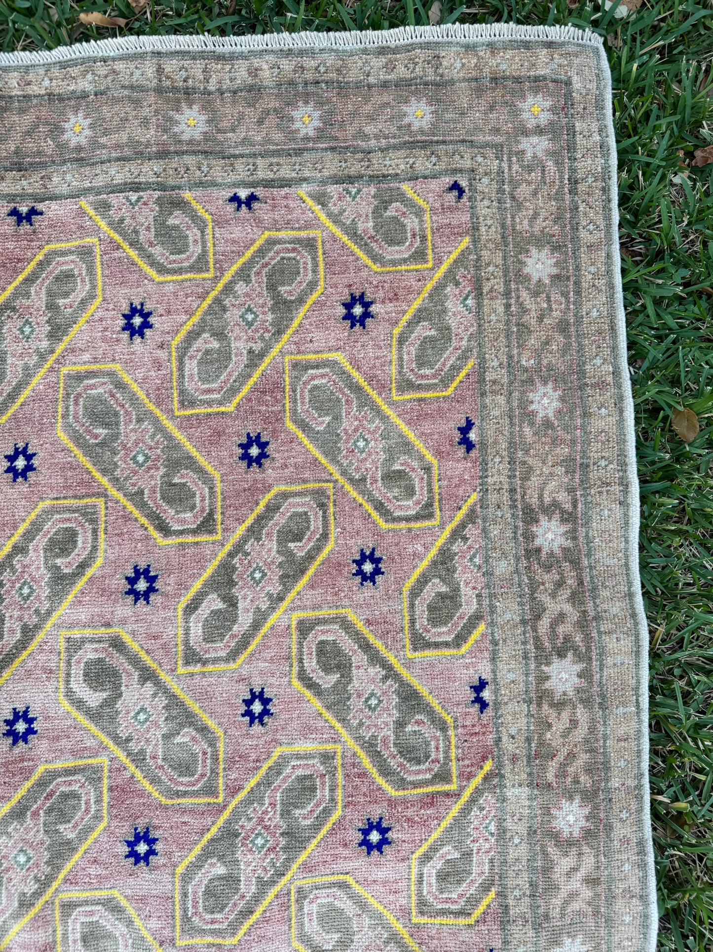 Cici (5’ x 9’7”)