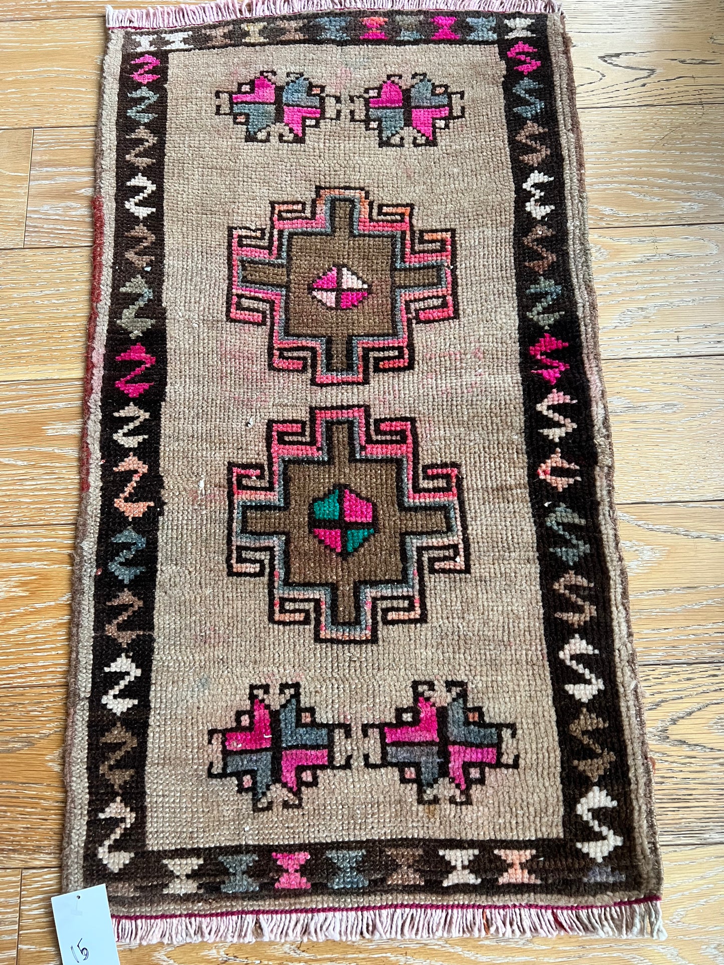 Tiny 15 (1’8” X 3’1”)