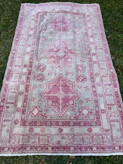 Rosa (5’ x 8’3”)