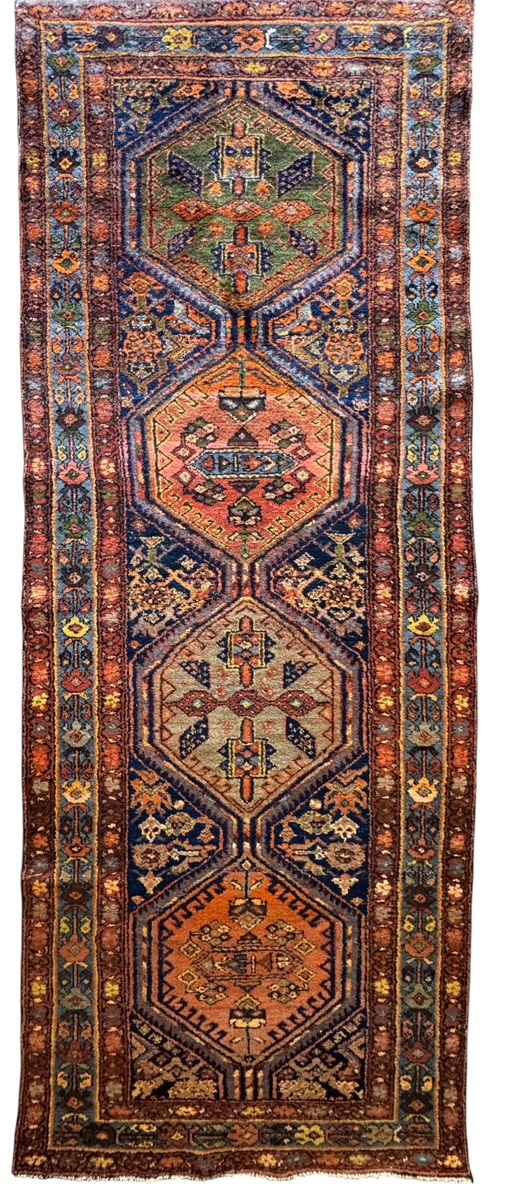 Leo (3’10” x 9’11”)