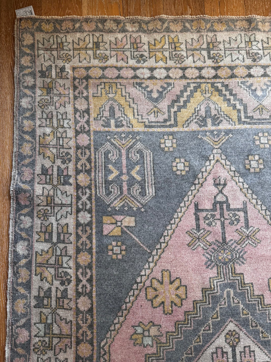 Kiwi (4’4” x 8’2”)