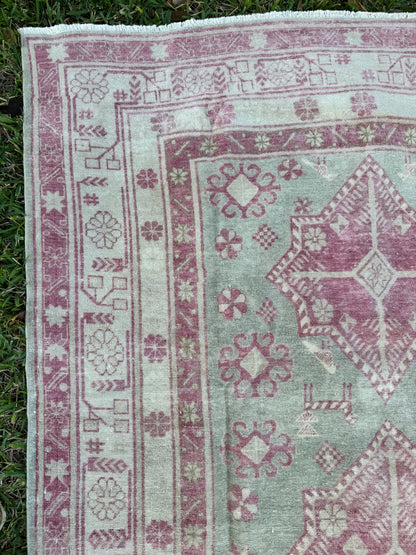 Rosa (5’ x 8’3”)