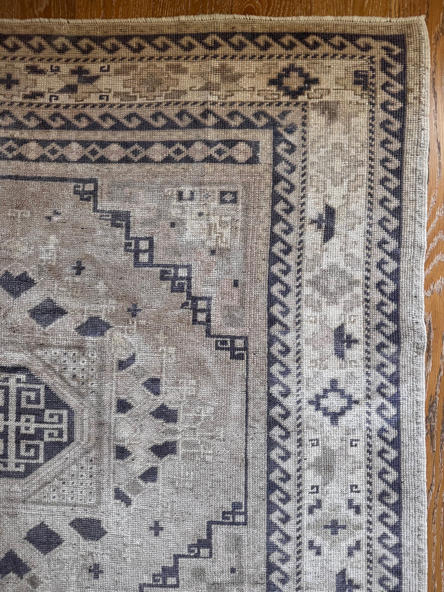 Navy (4’10” x 8’1”)