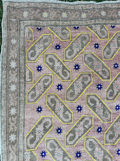 Cici (5’ x 9’7”)