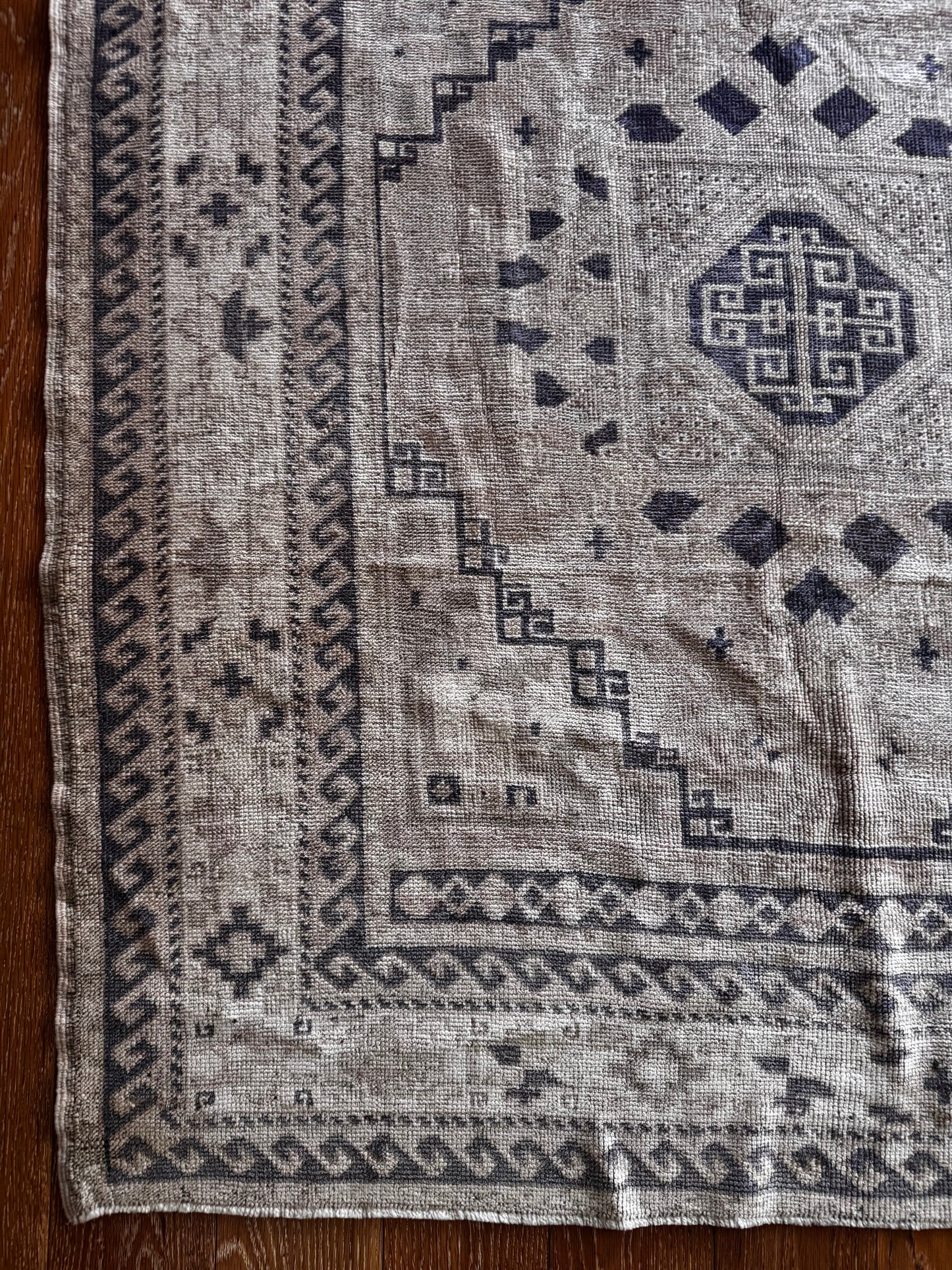 Navy (4’10” x 8’1”)