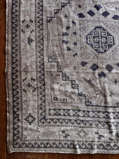 Navy (4’10” x 8’1”)