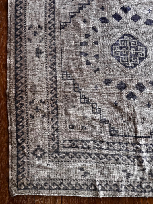 Navy (4’10” x 8’1”)