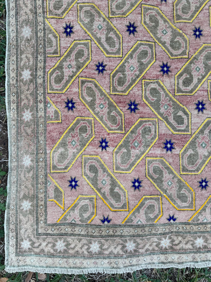 Cici (5’ x 9’7”)