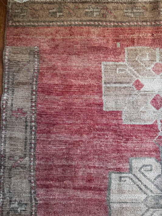 Grayson (4’9” x 9’8”)