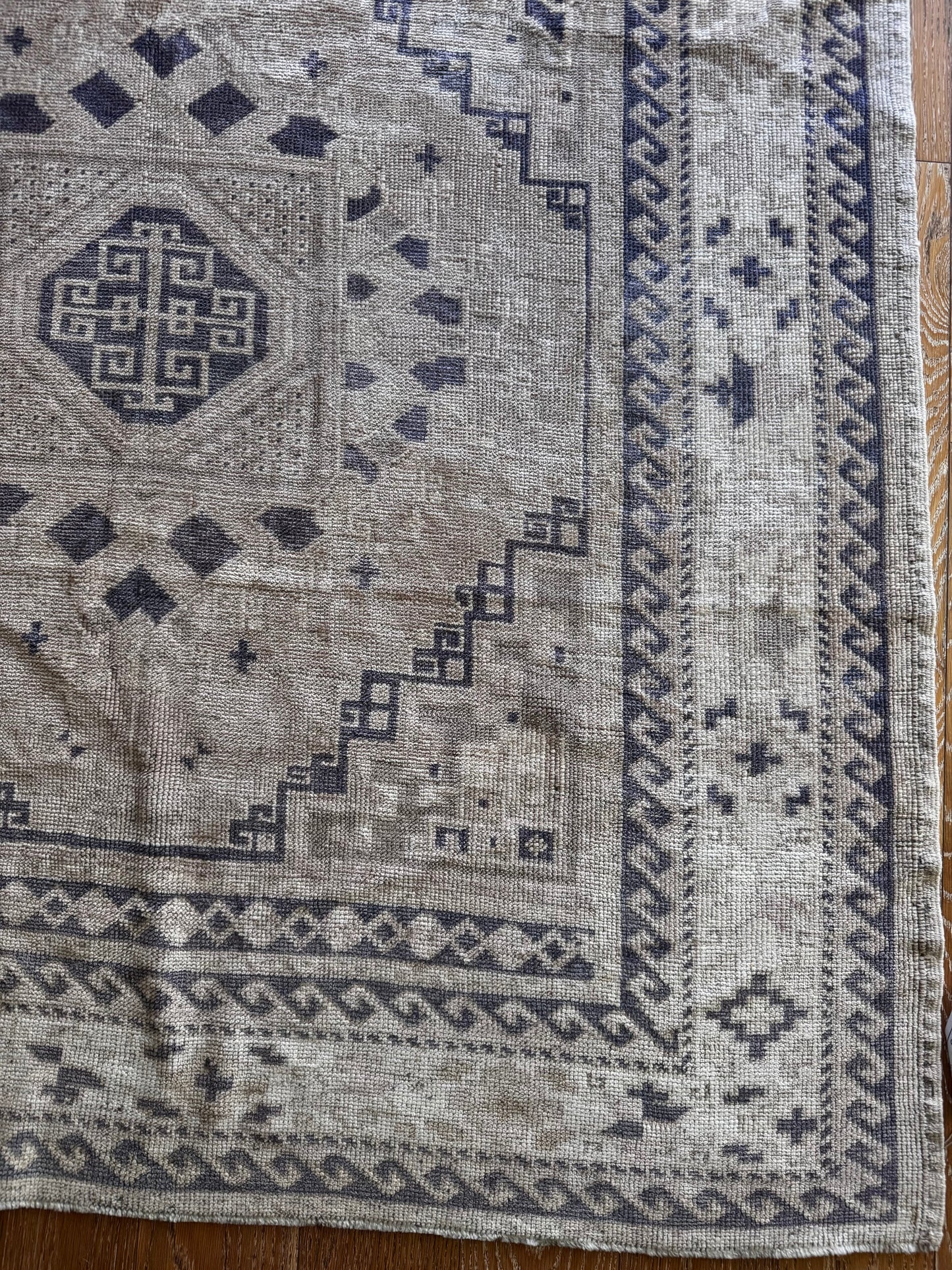 Navy (4’10” x 8’1”)