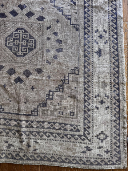 Navy (4’10” x 8’1”)