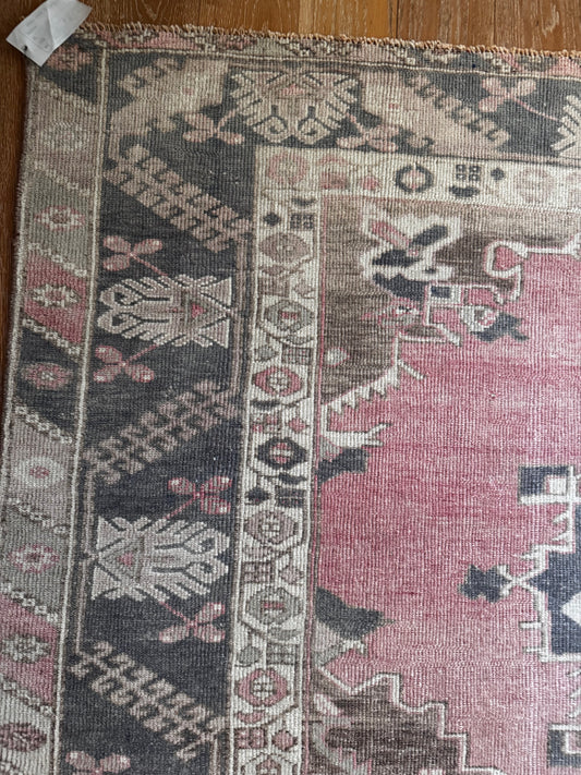 Greta (7’ x 9’8”)