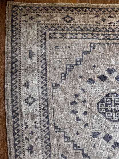 Navy (4’10” x 8’1”)