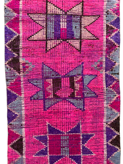 Belle (2’11” x 9’6”)