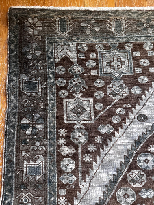 Nicki (4’x4” 6’3”)