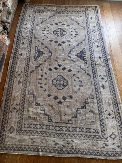 Navy (4’10” x 8’1”)