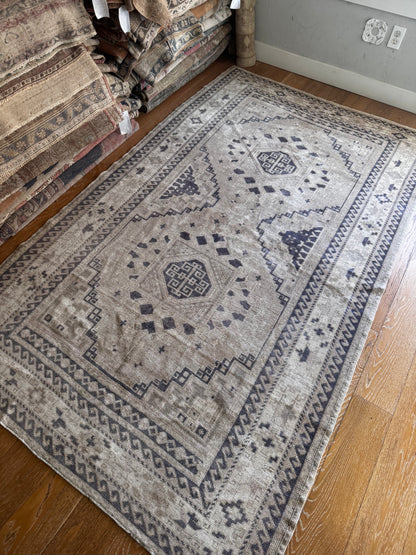 Navy (4’10” x 8’1”)